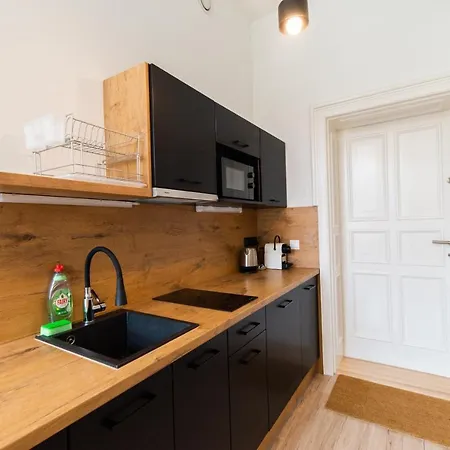 Homely, Little Studio, Location. Mala Kawalerka.